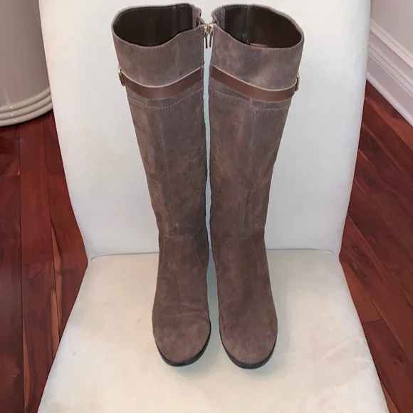 Audrey Brooke Shoes Audrey Brooke Brown Suede Boots Size